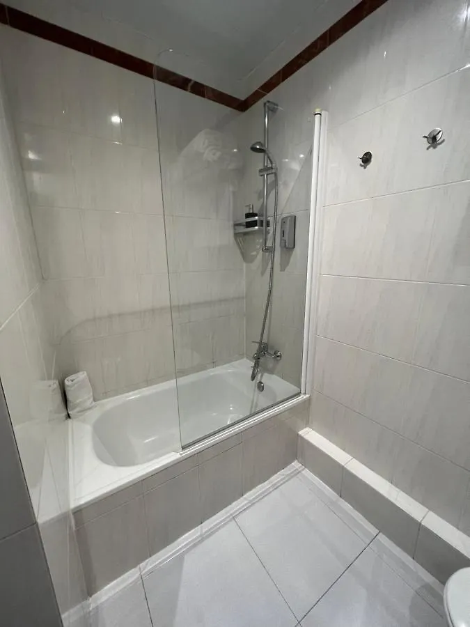 Hotel Travessera Barcelona