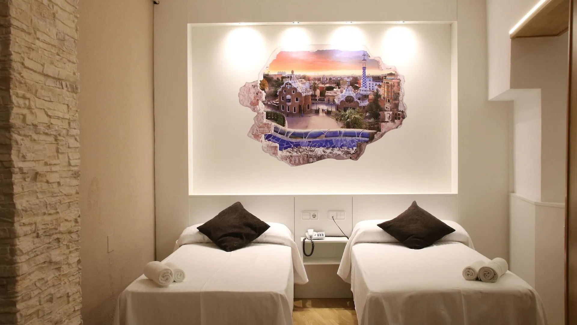 Hotel Travessera Barcelona 2*,
