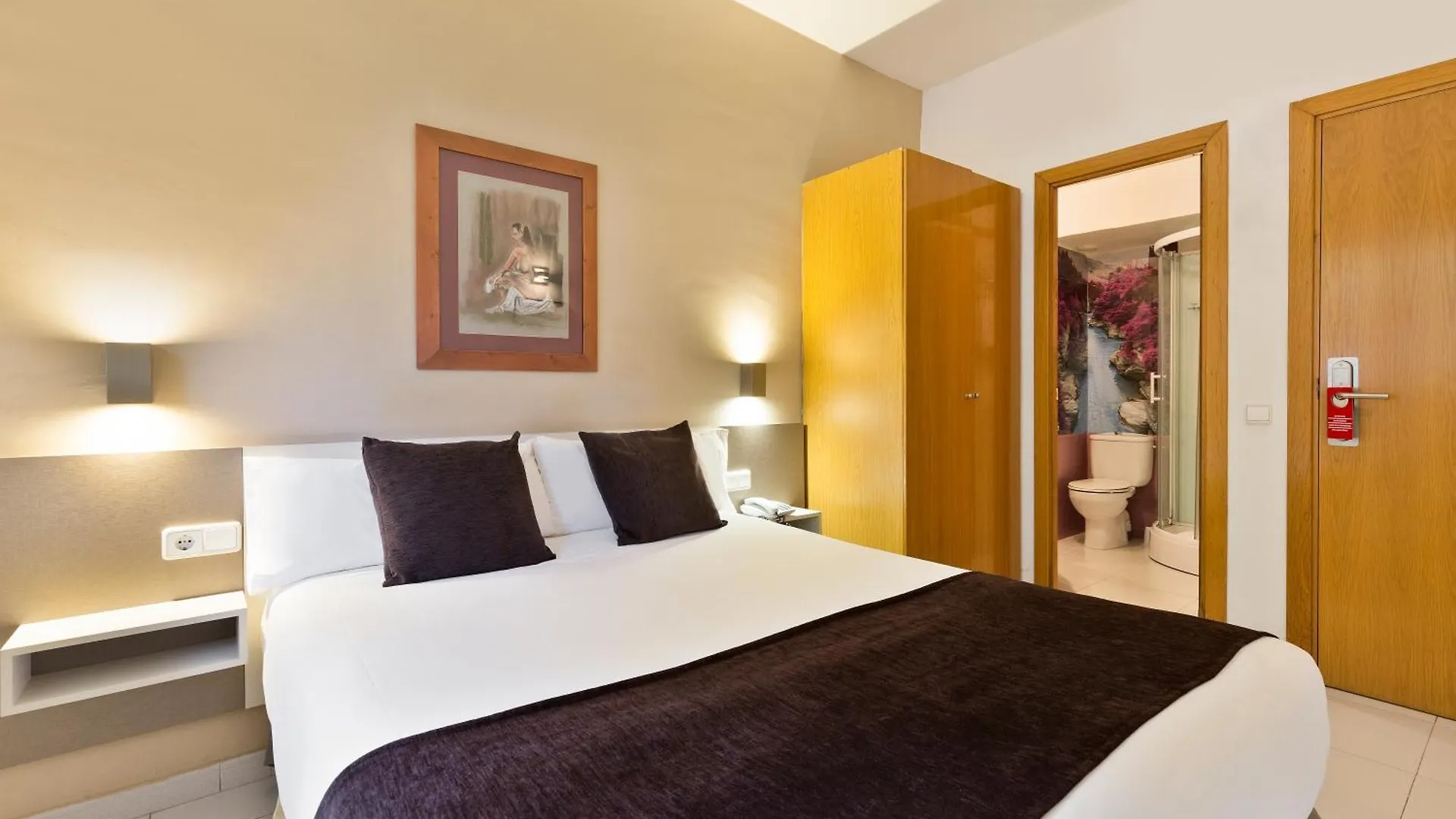 Hotel Travessera Barcelona 2*,