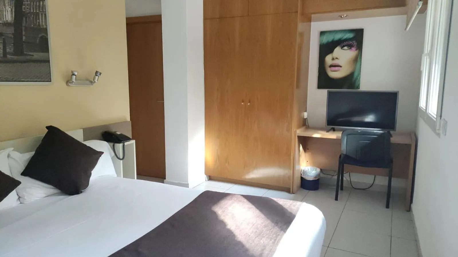 Hotel Travessera Barcelona 2*,