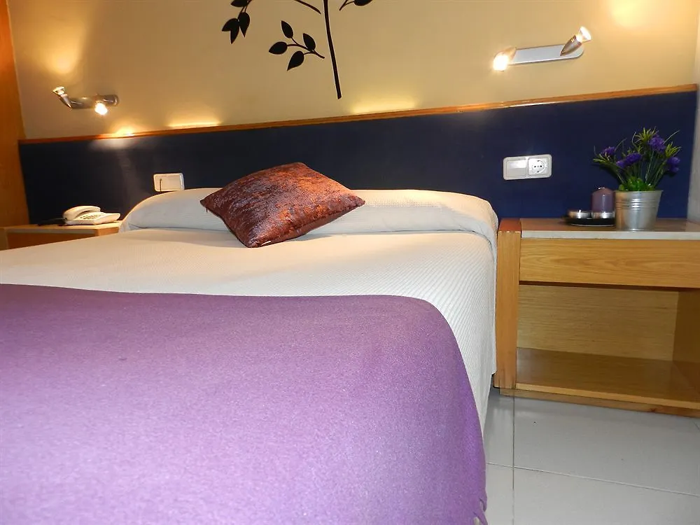 Hotel Travessera Barcelona 2*,
