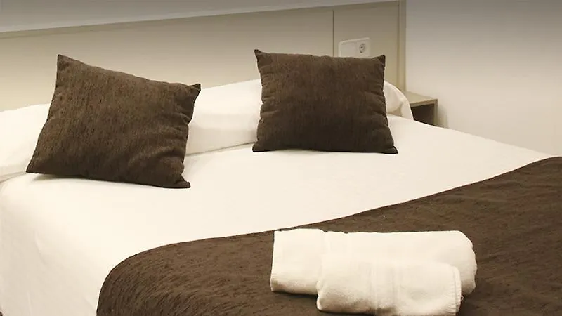 Hotel Travessera Barcelona 2*,